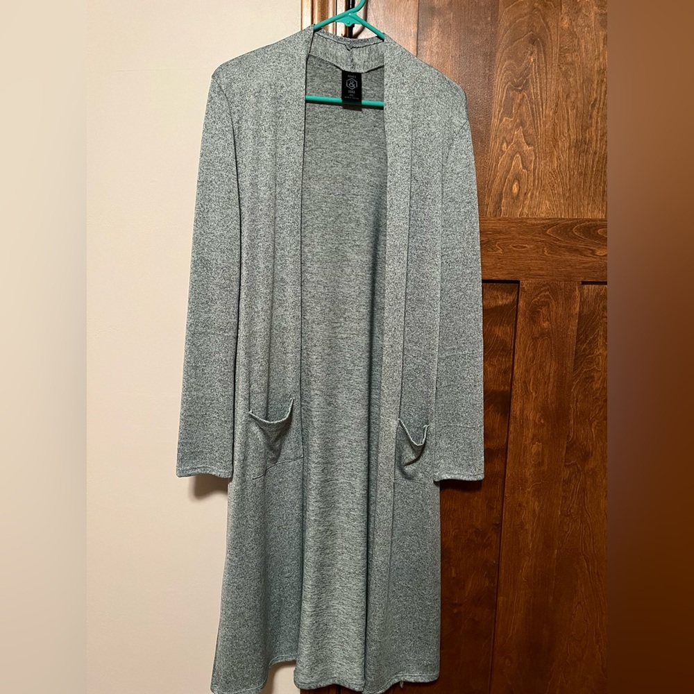 Agnes and Dora Cardigan, Size M/L.